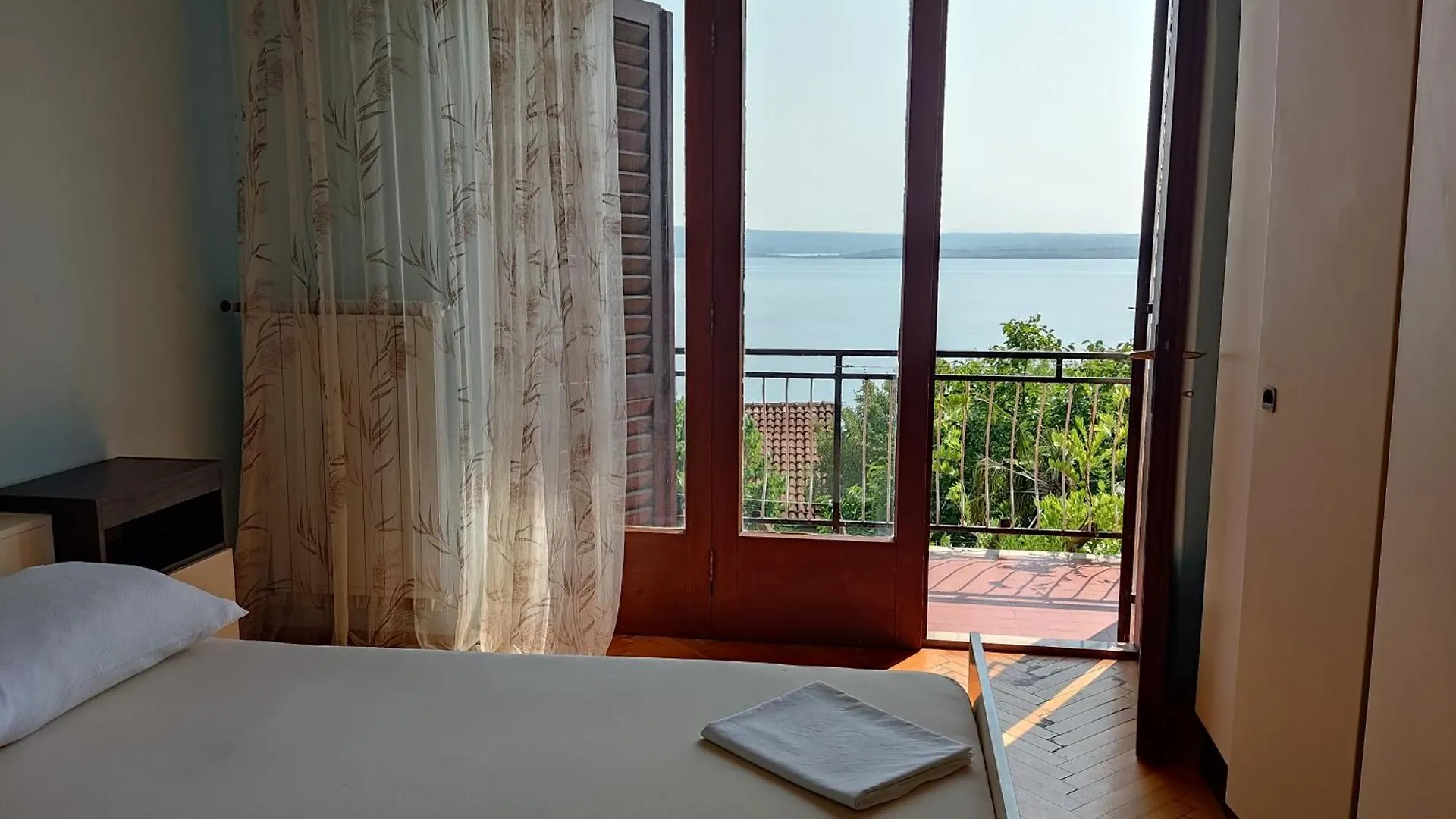 4 Bedrooms Apartment 50-70M To The Sea Dramalj 4-10 People 0*,